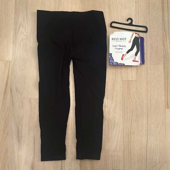 NEW Red Hot by Spanx Capri Shaping Leggings size Medium - Picture 3 of 4